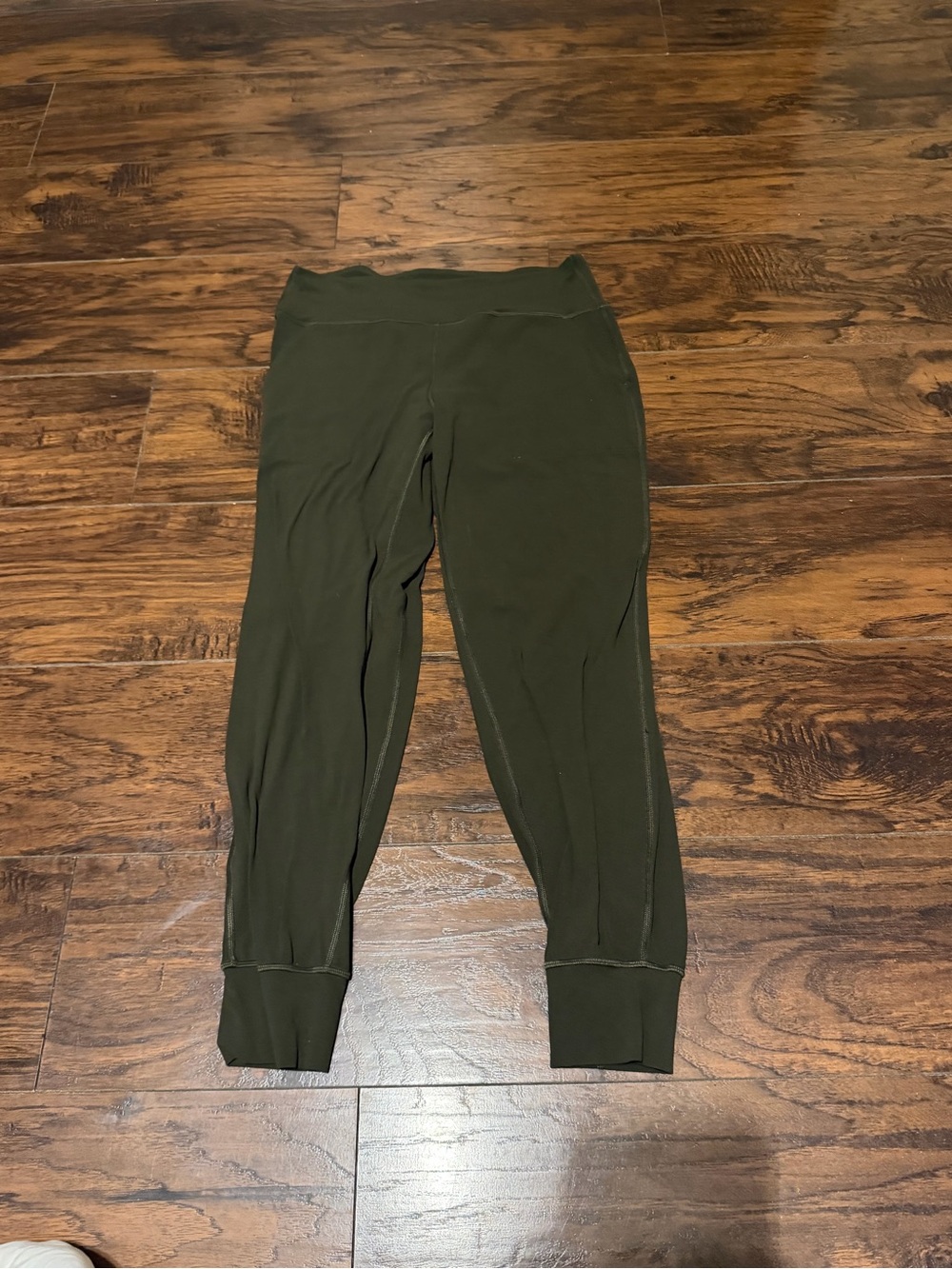 Lululemon women’s dark Olive align joggers 28” size 10